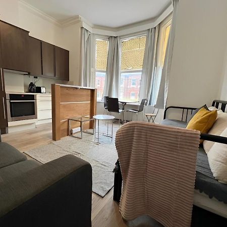 Nice Studio Shepherd'S Bush London Near Everything Exterior foto